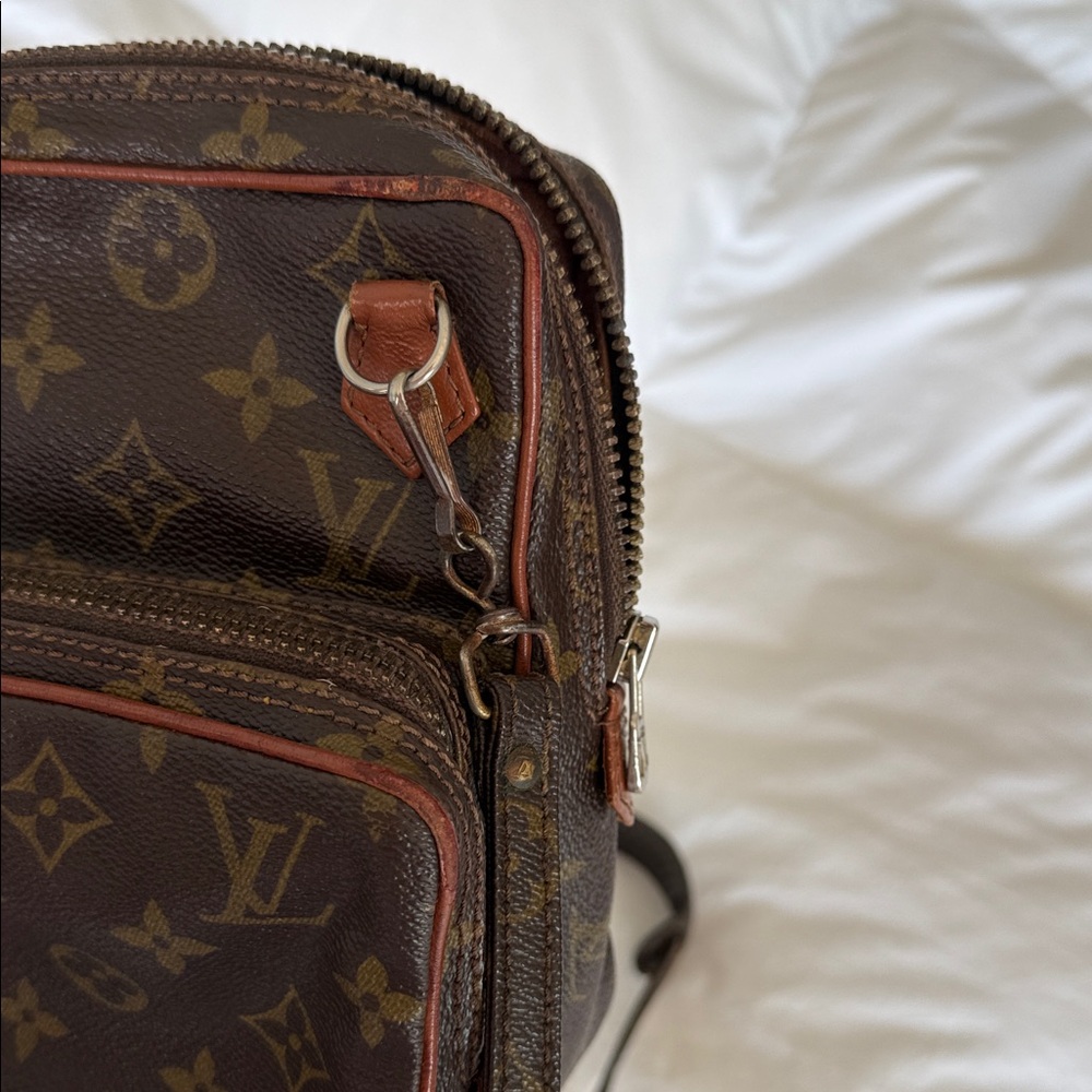 Louis Vuitton Monogram Amazone Messenger Bag - Picture 7 of 13